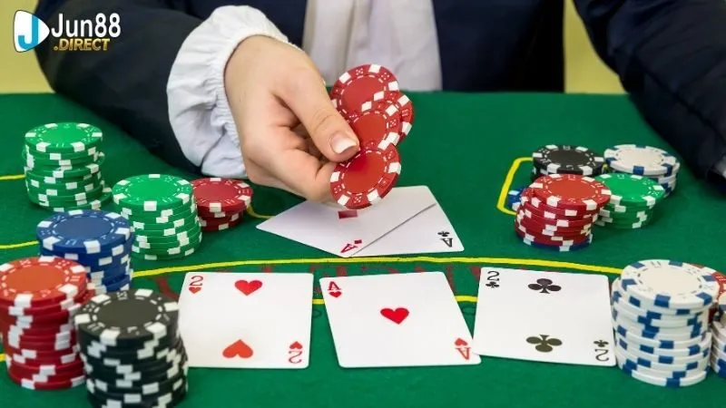 Nhìn xuyên bài Baccarat