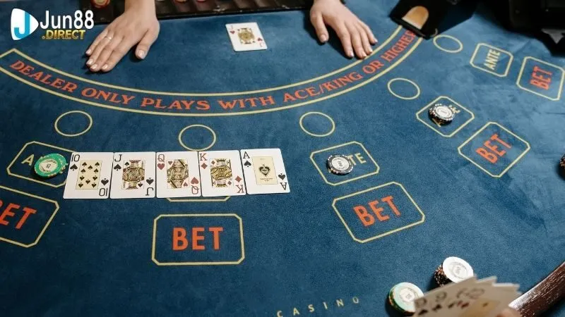 Nhìn xuyên bài baccarat: Mẹo chơi Baccarat phát hiện gian lận
